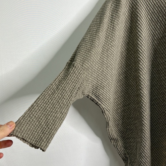 Free People Beach oversized open back cowl neck sweater NWT - Picture 3 of 7